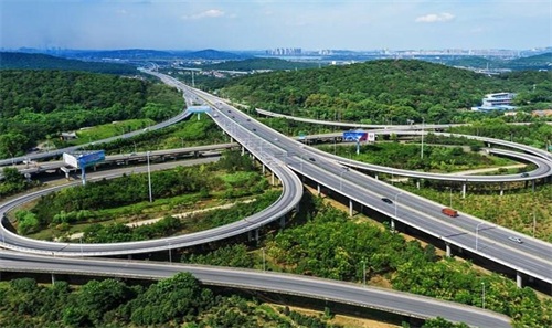 新晃钢筋套筒应用于高速公路